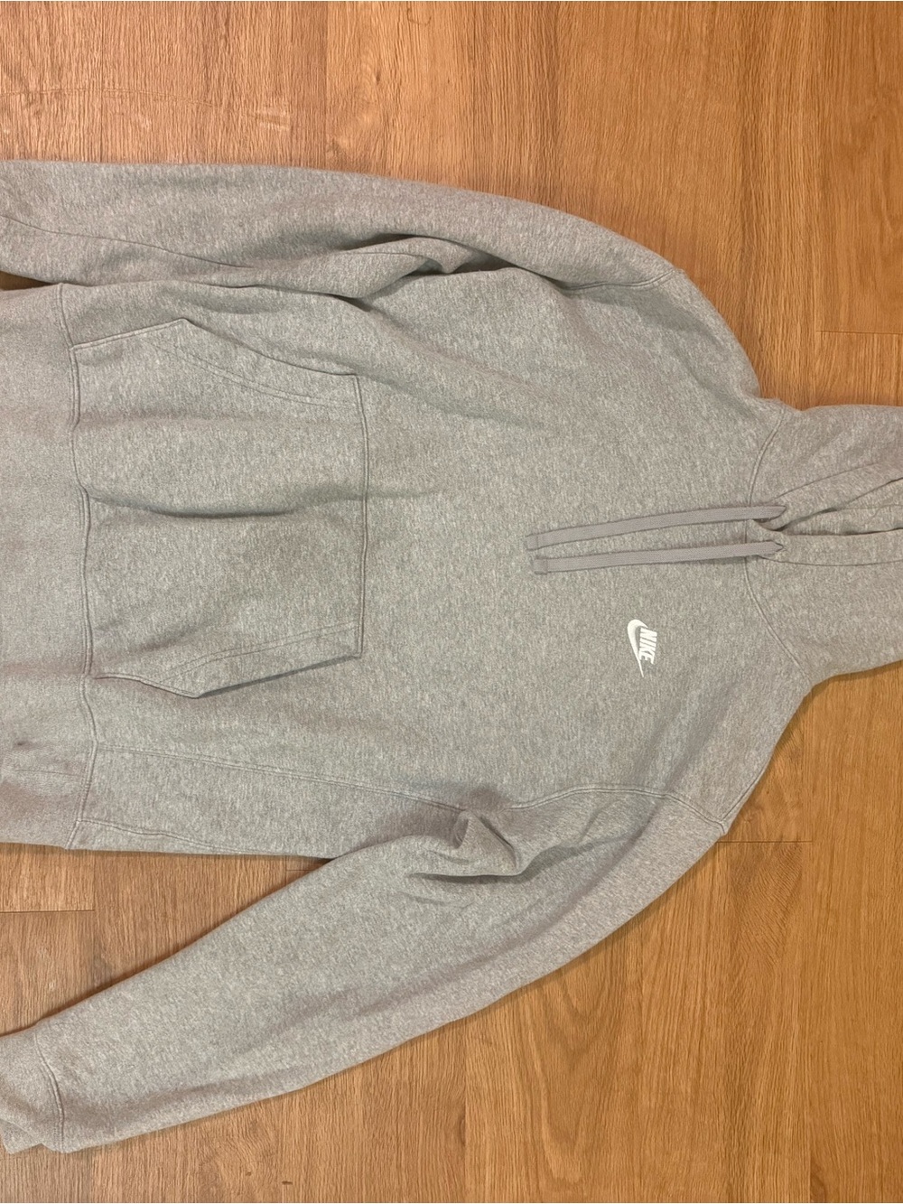 Nike Men’s Light Grey Crewneck Hoodie with Small Chest Logo